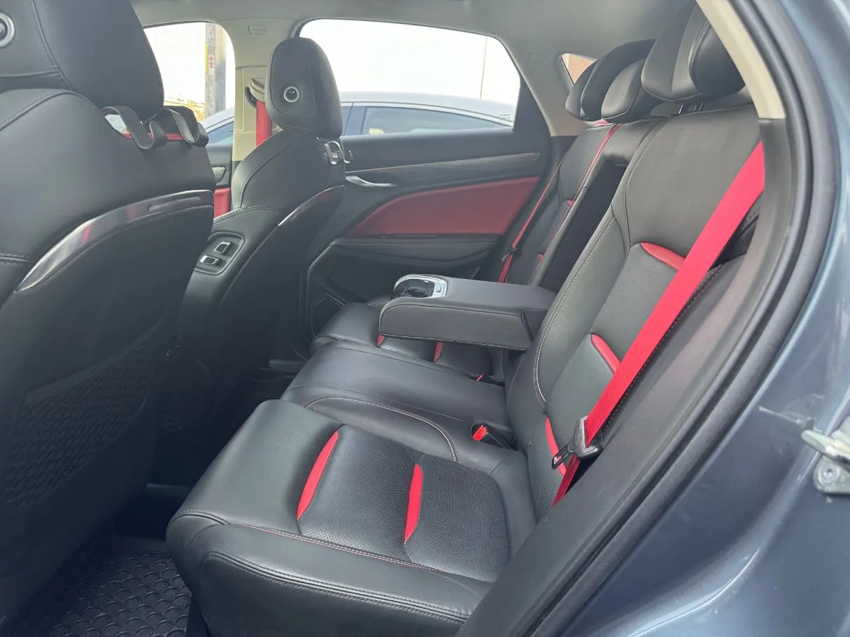 Car image 8