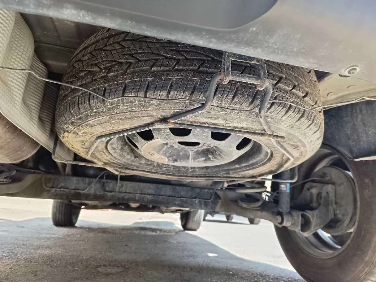 Car image 30