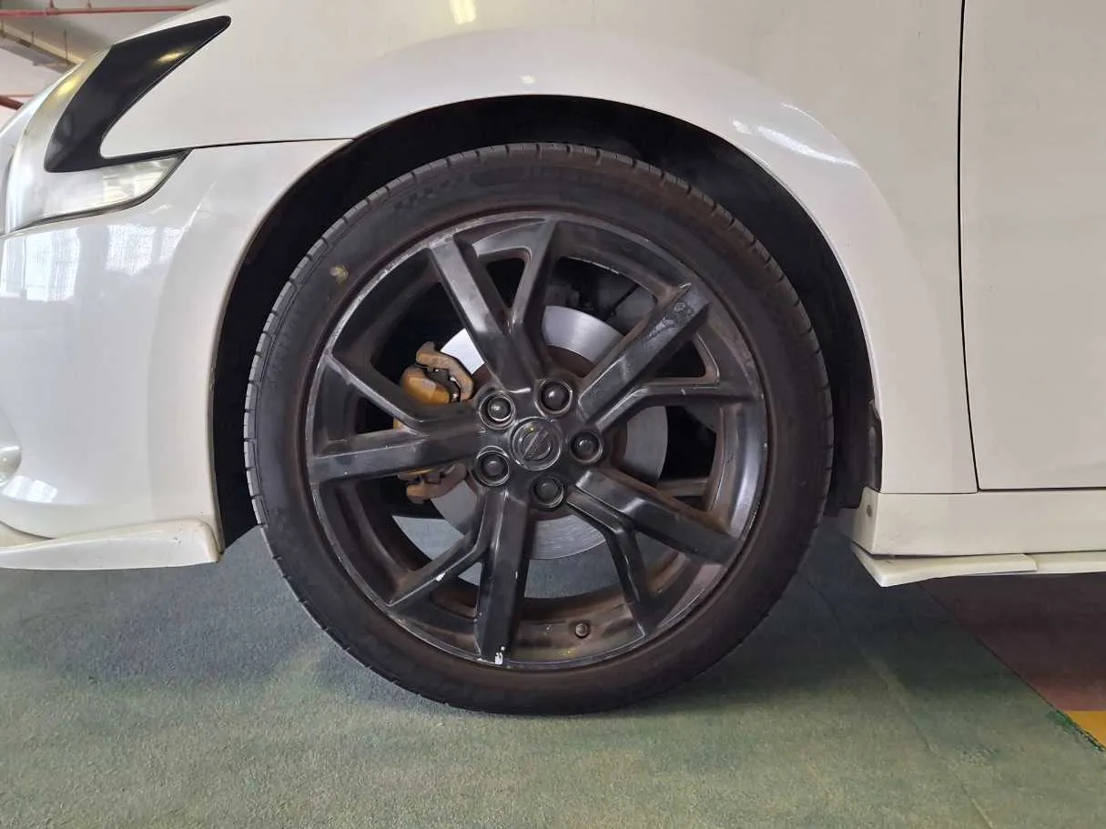 Car image 9