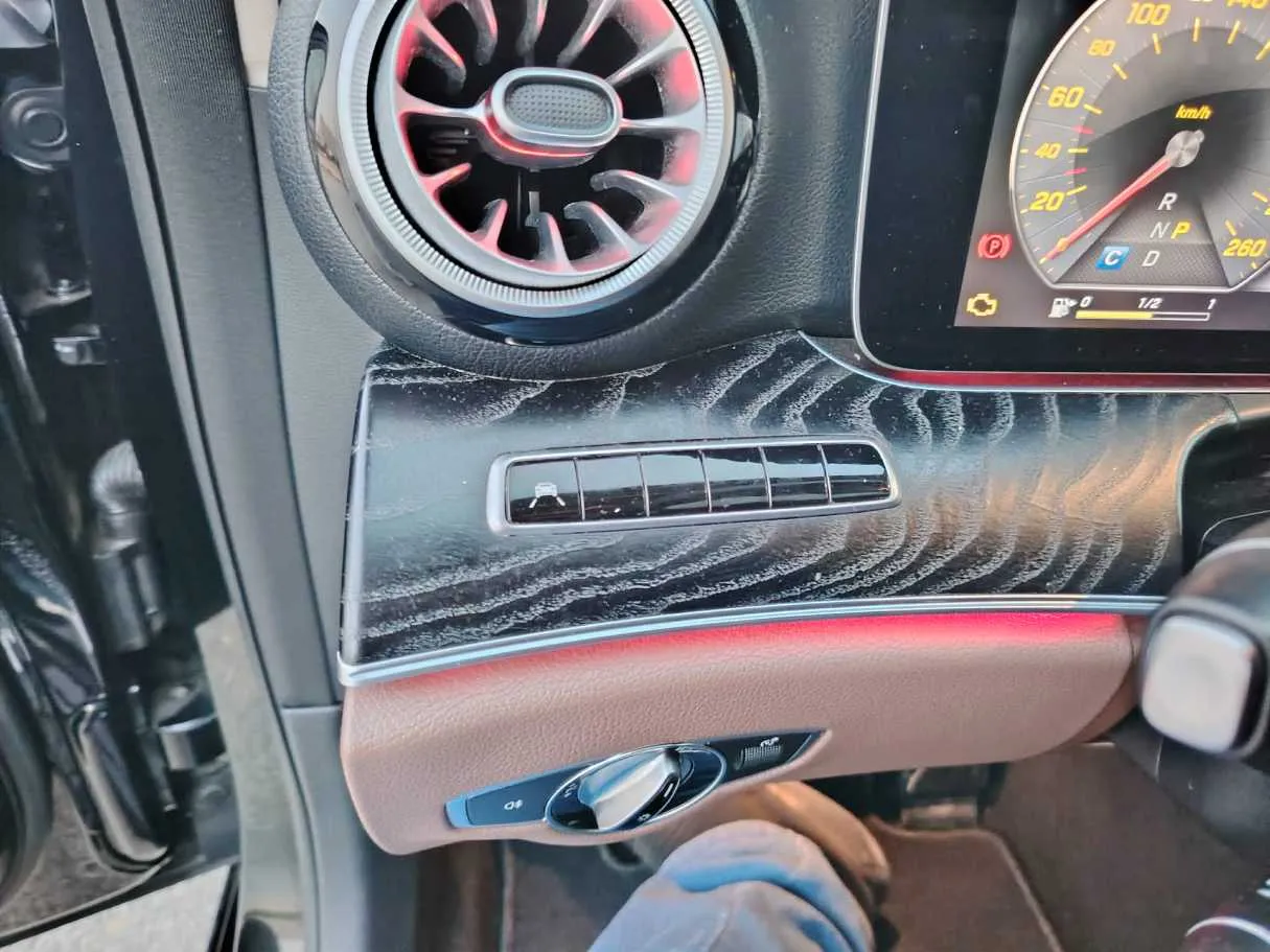 Car image 47