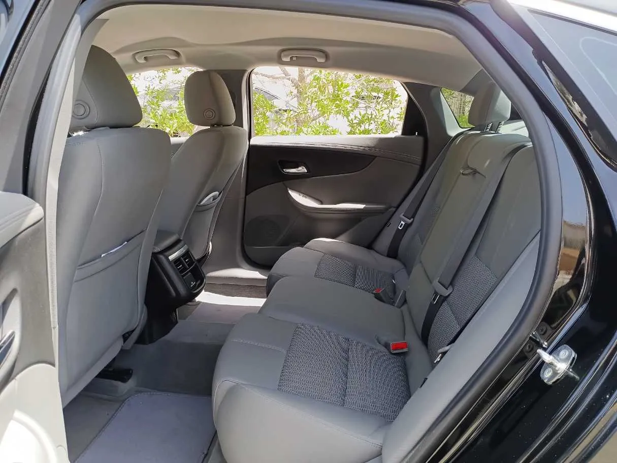 Car image 13