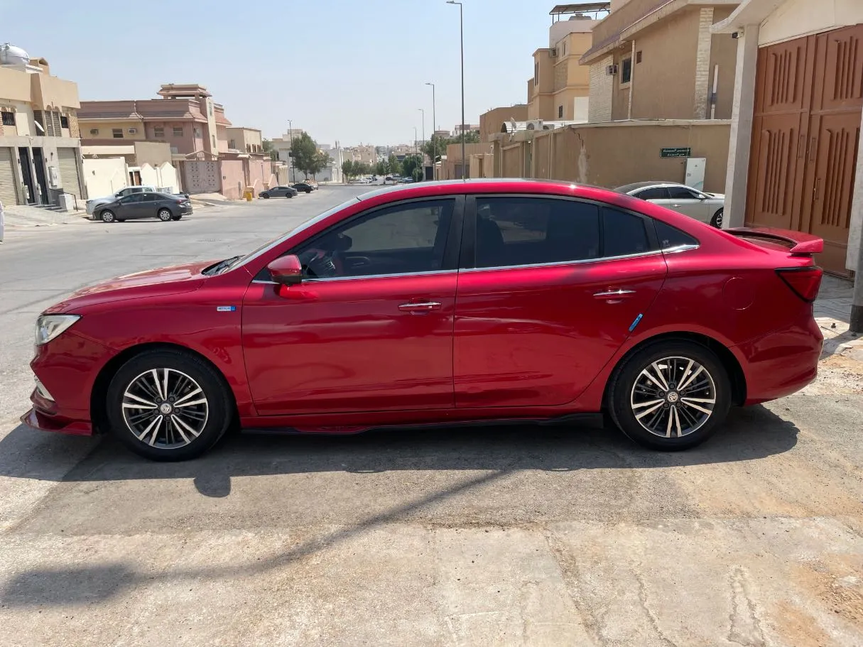 Car image 8