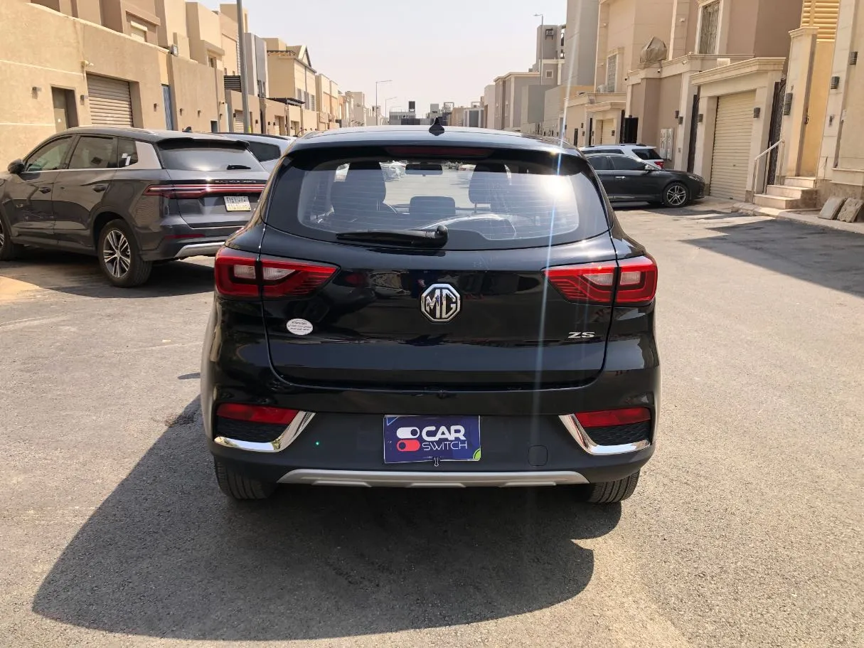 Car image 6