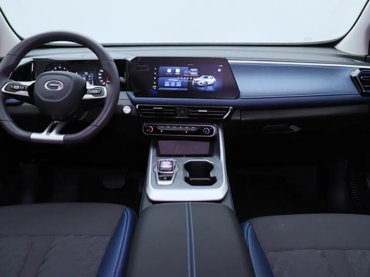 Car image 14