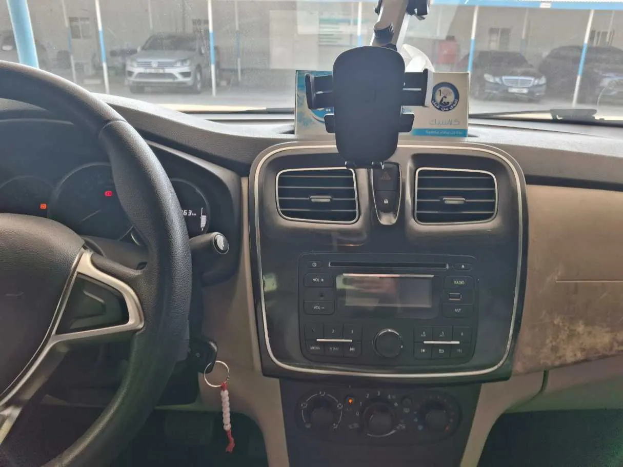 Car image 16
