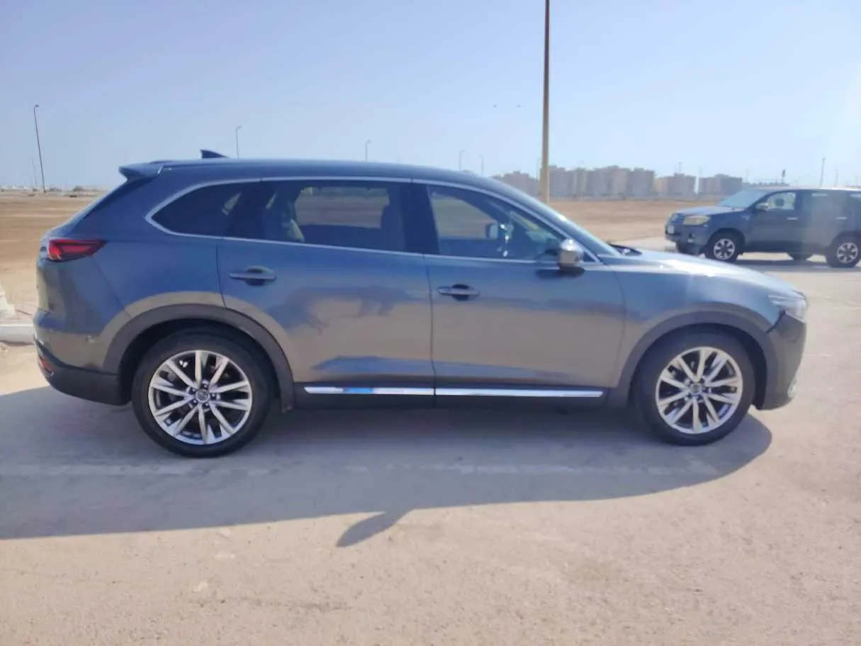 Car image 4