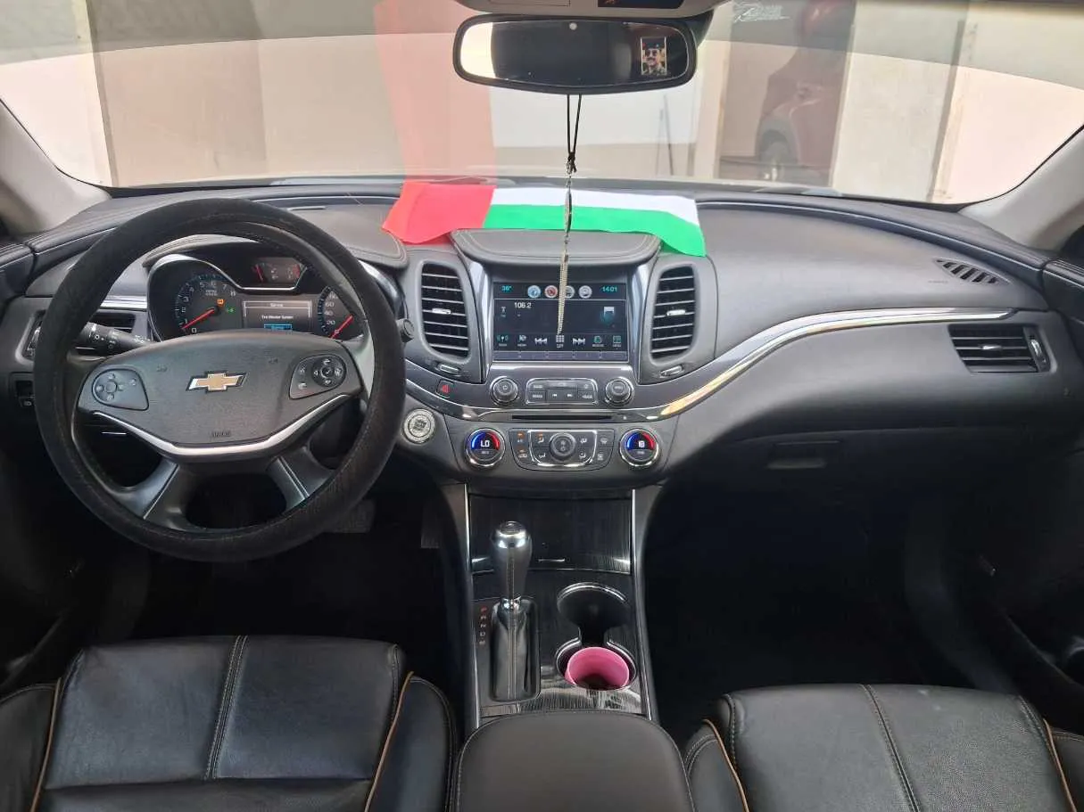 Car image 18
