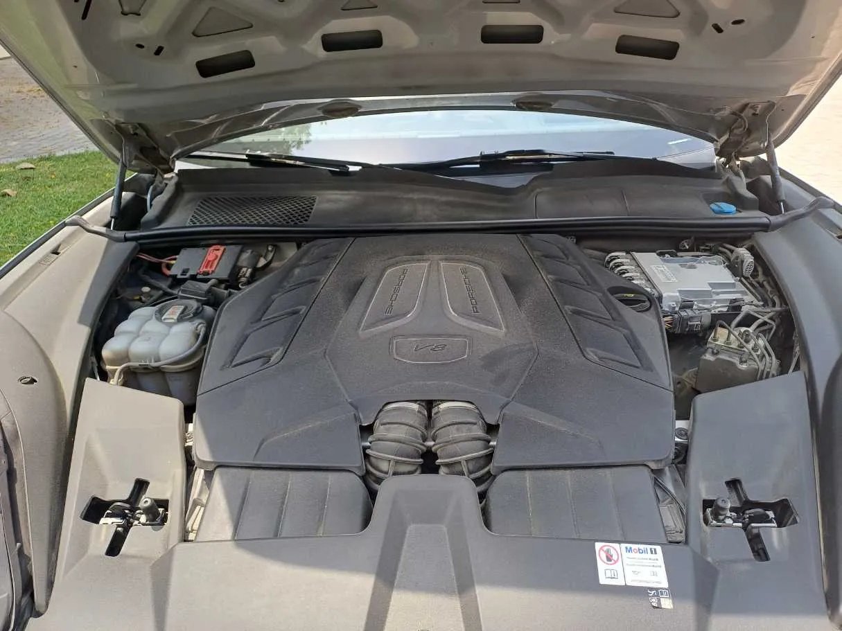 Car image 27