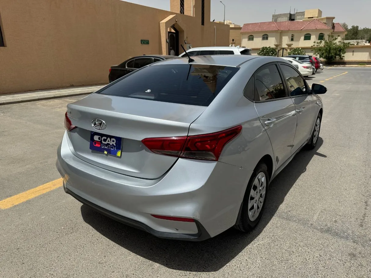 Car image 5