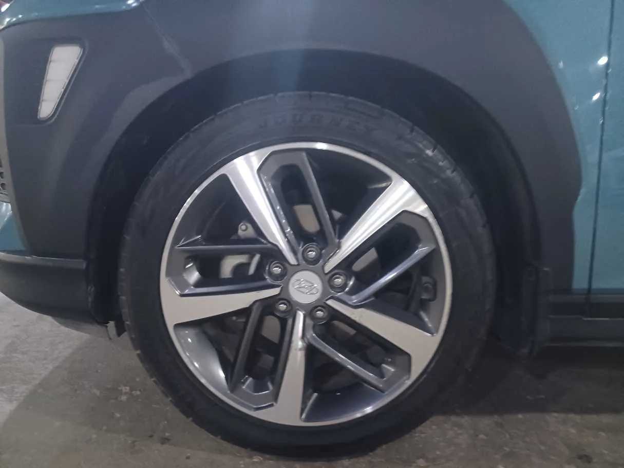 Car image 9