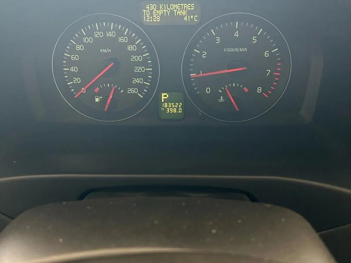 Car image 14