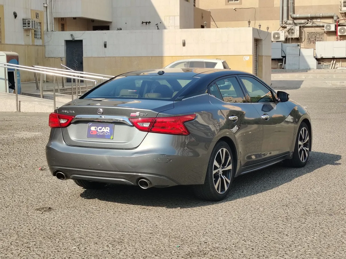Car image 5
