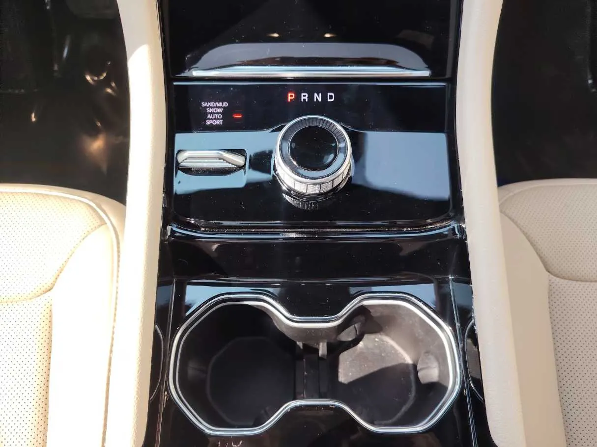 Car image 20