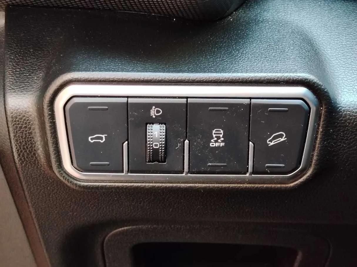 Car image 32