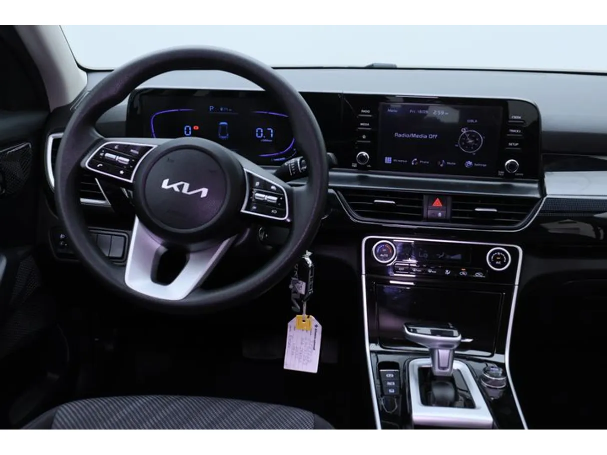 Car image 15
