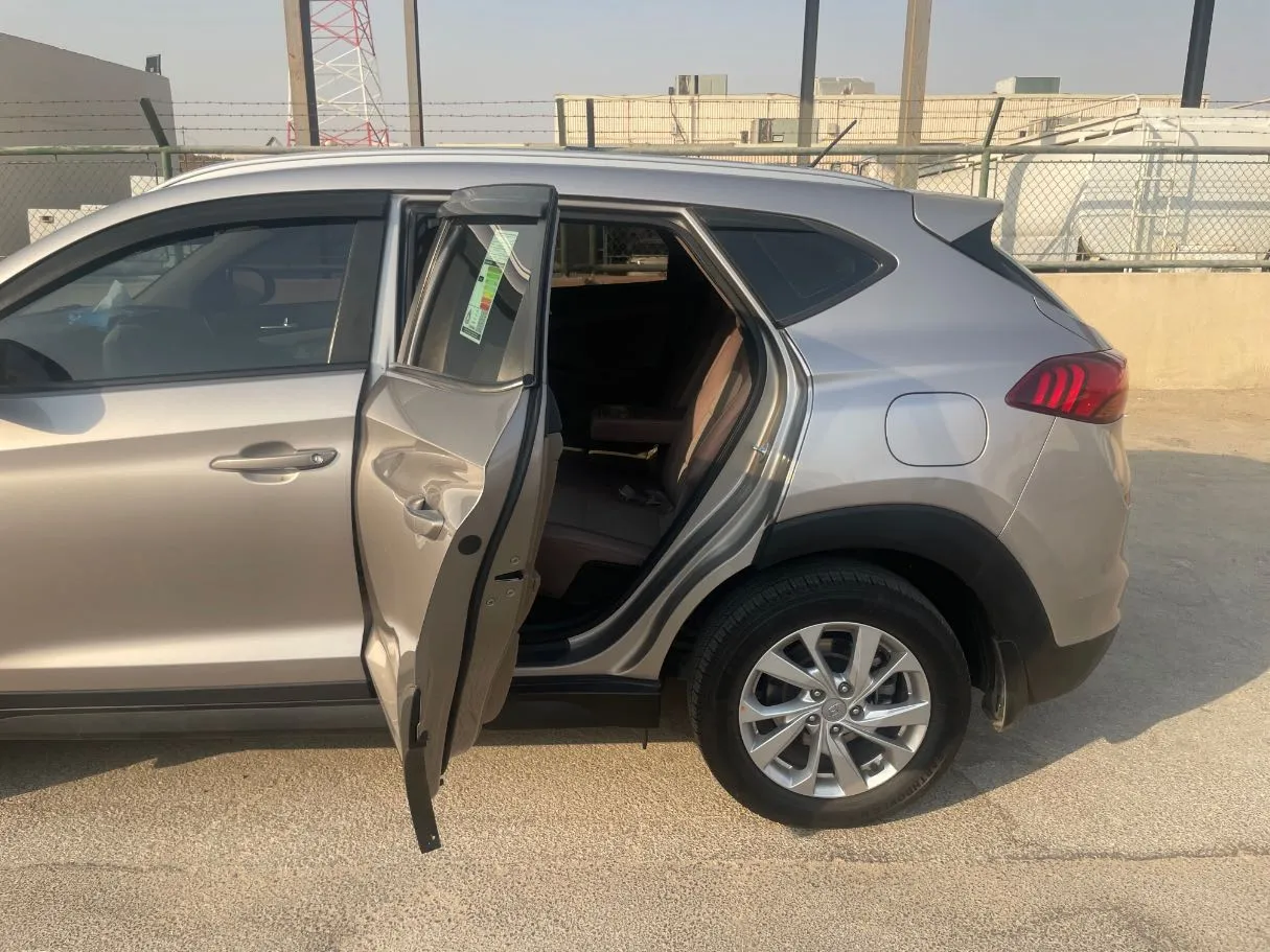 Car image 15