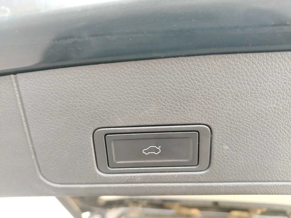 Car image 44