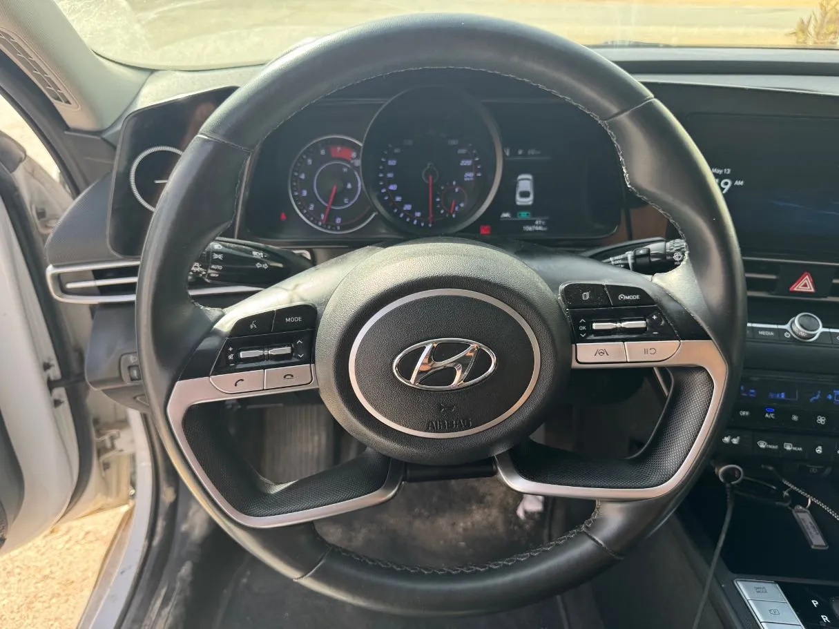Car image 19