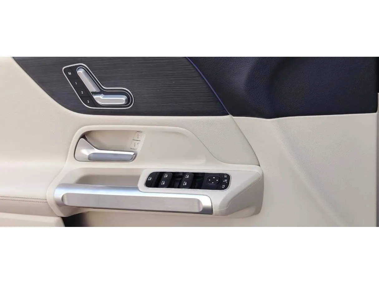 Car image 33