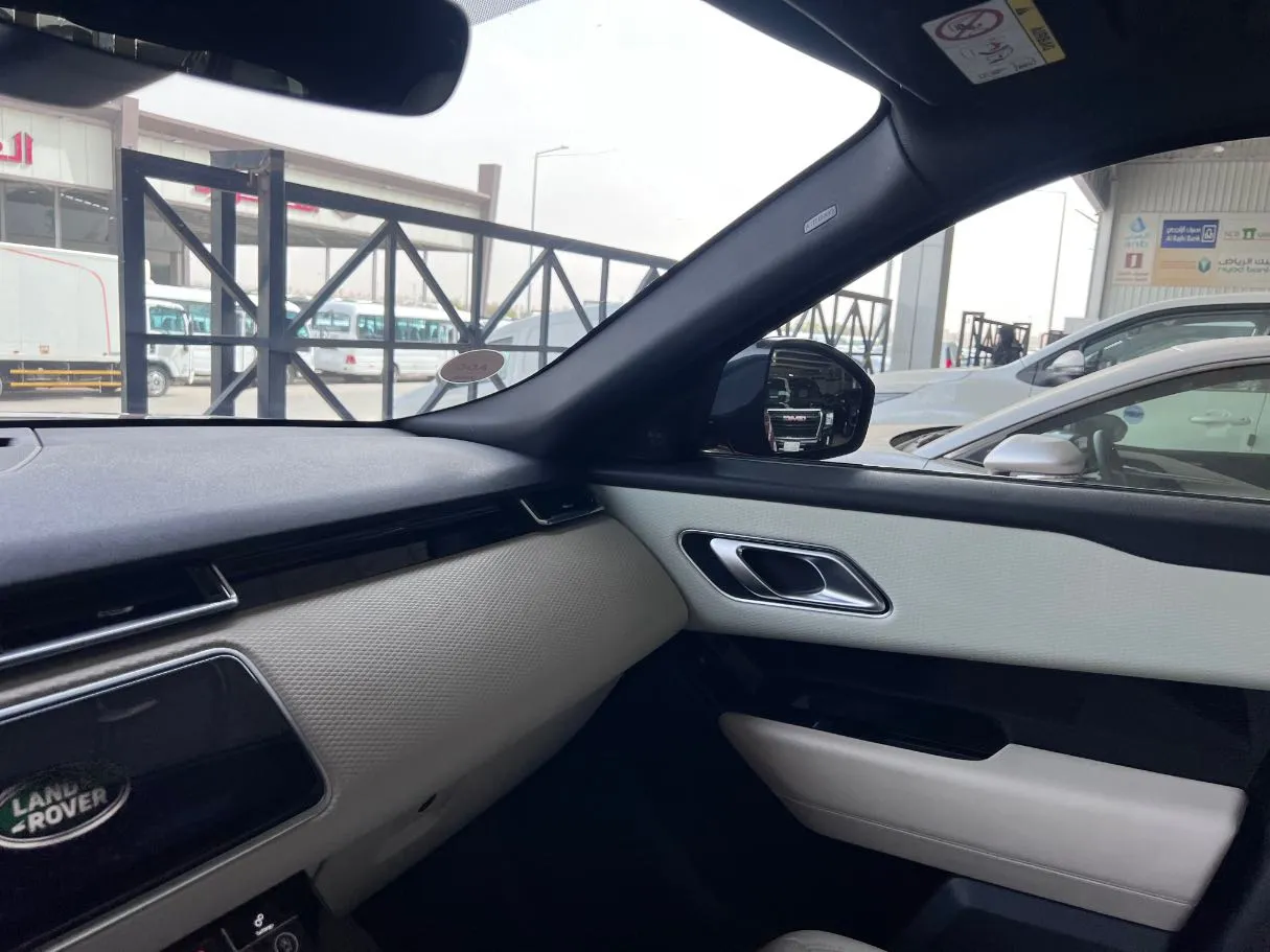 Car image 28
