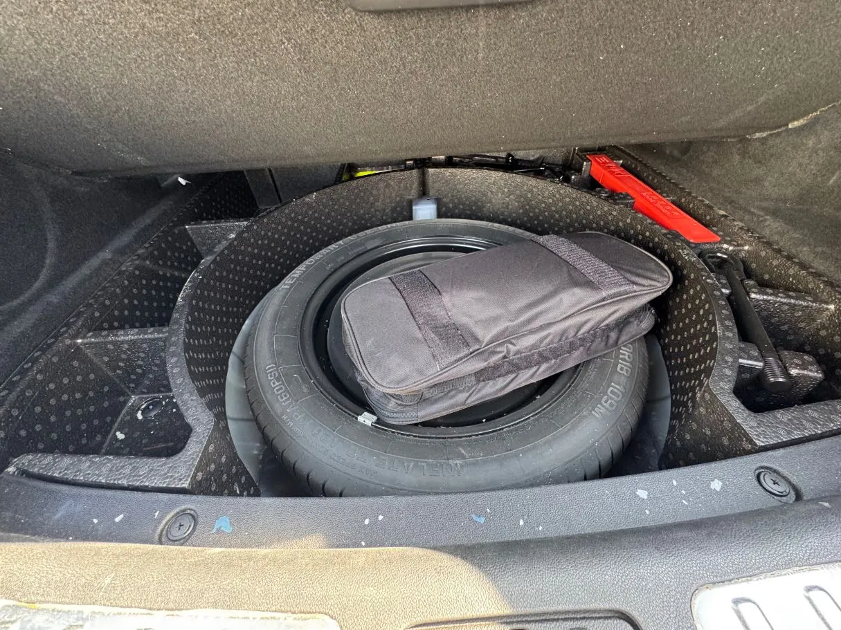 Car image 25