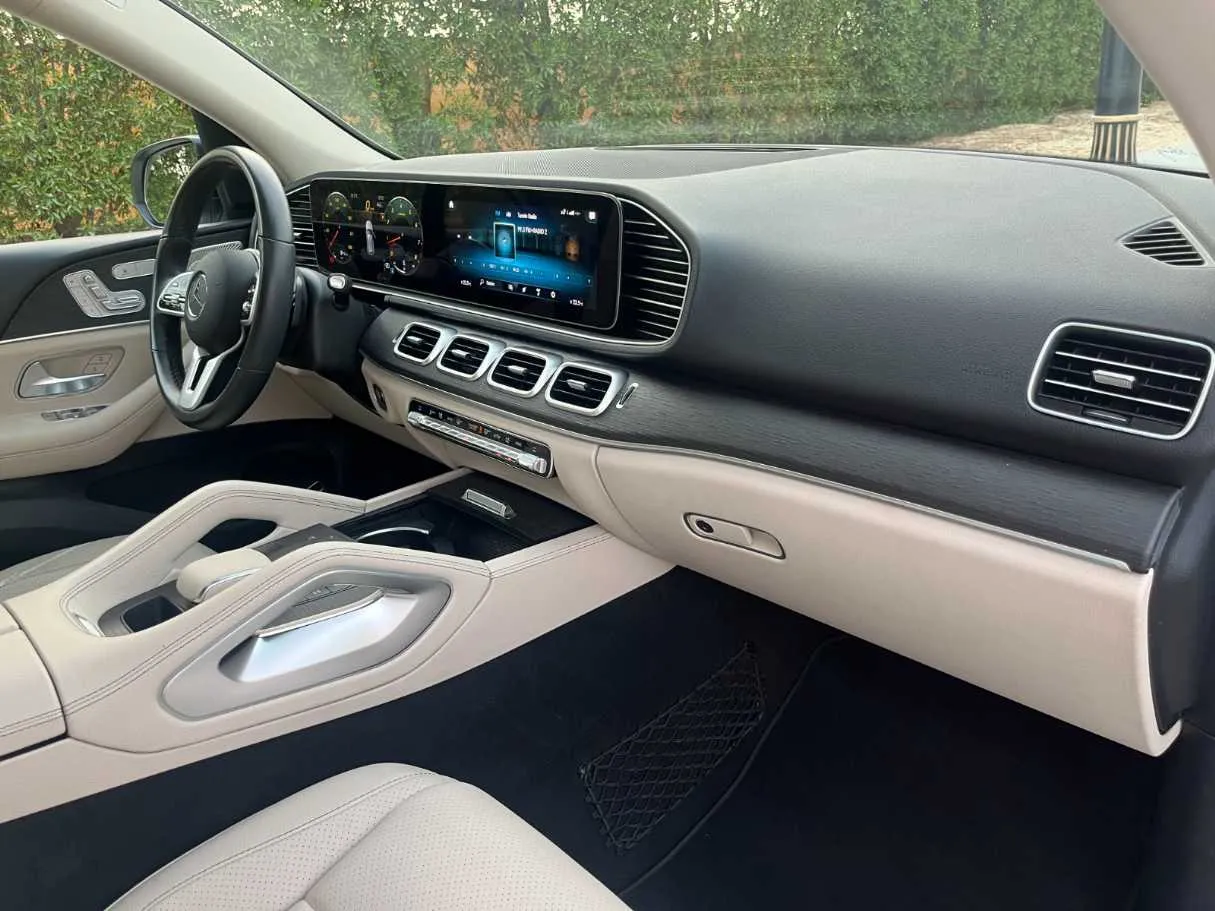 Car image 23