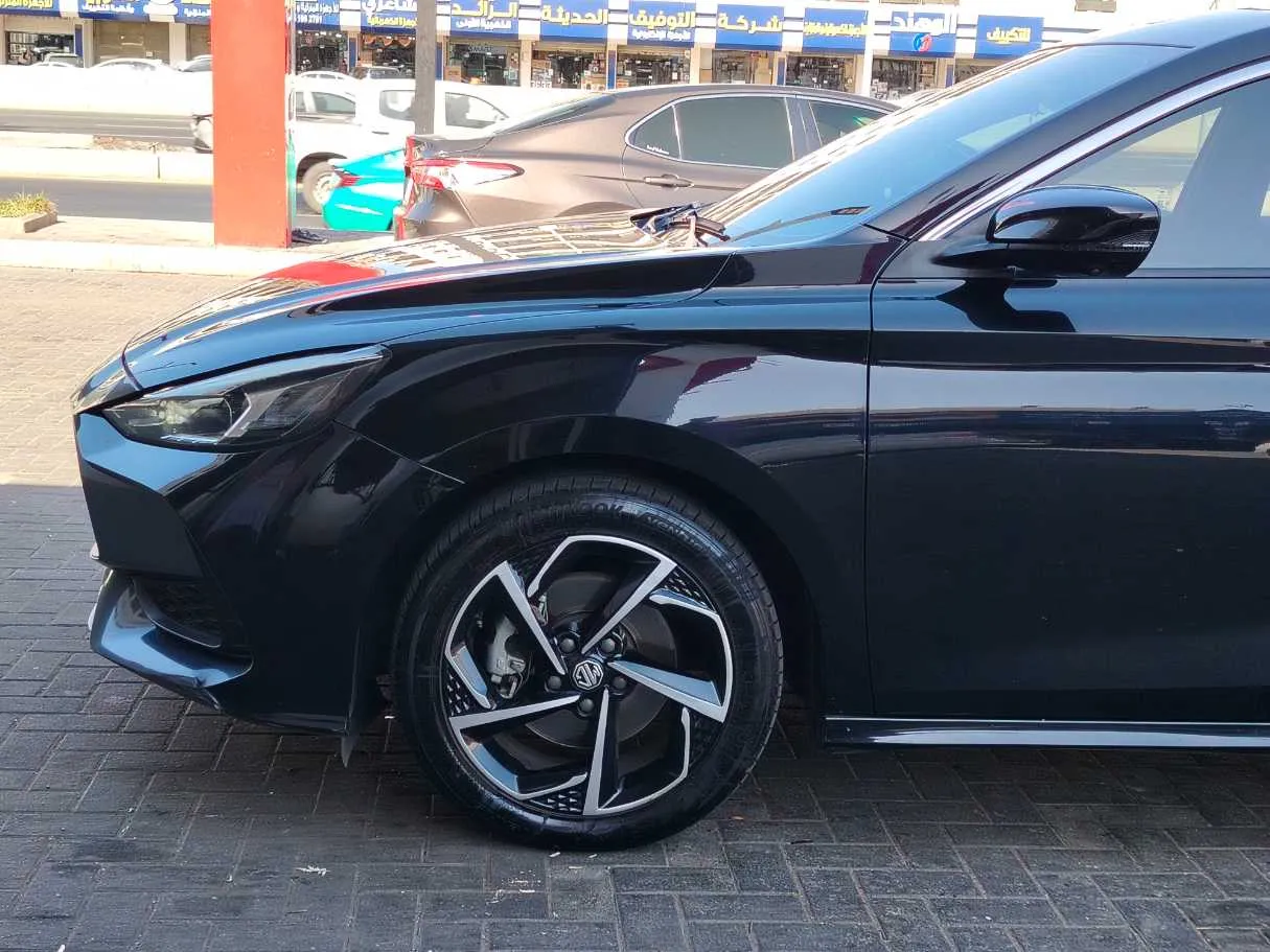 Car image 9
