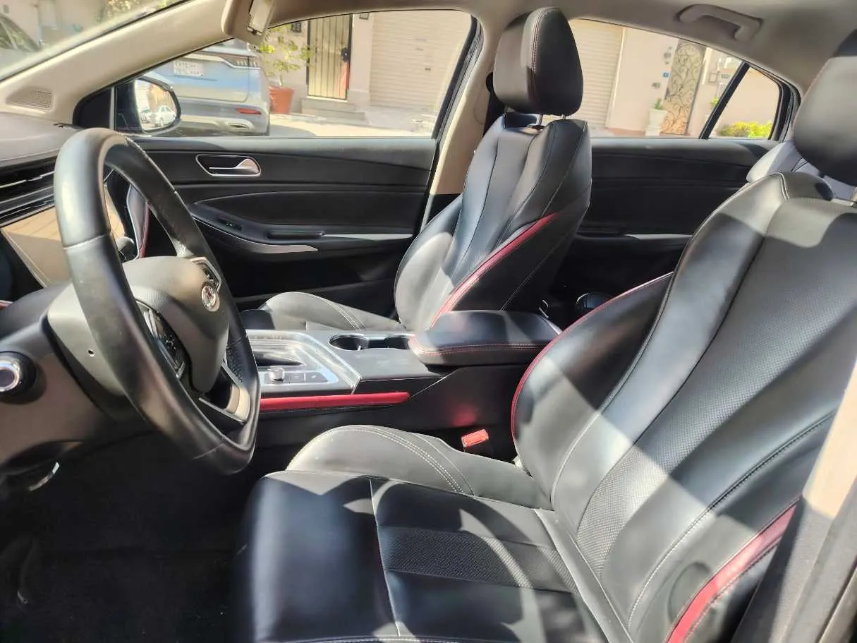 Car image 15