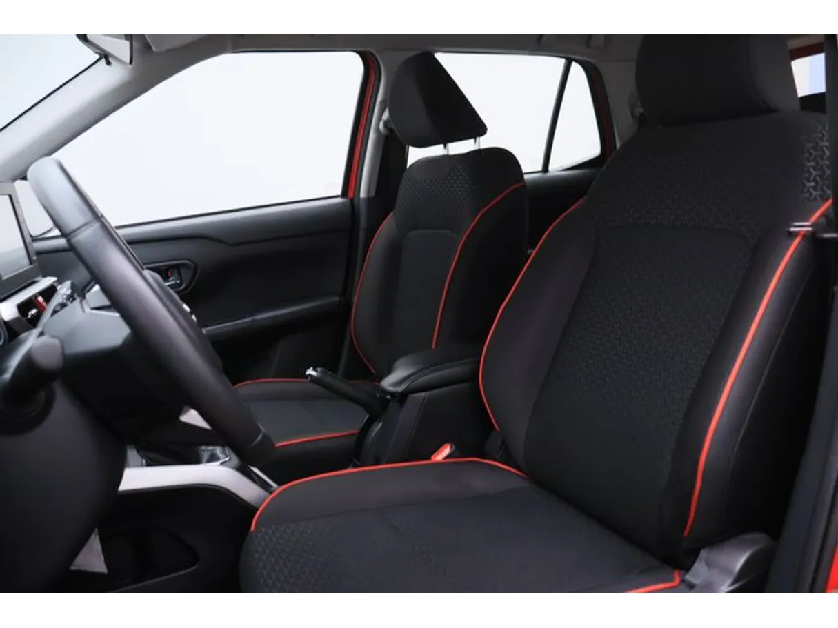 Car image 8