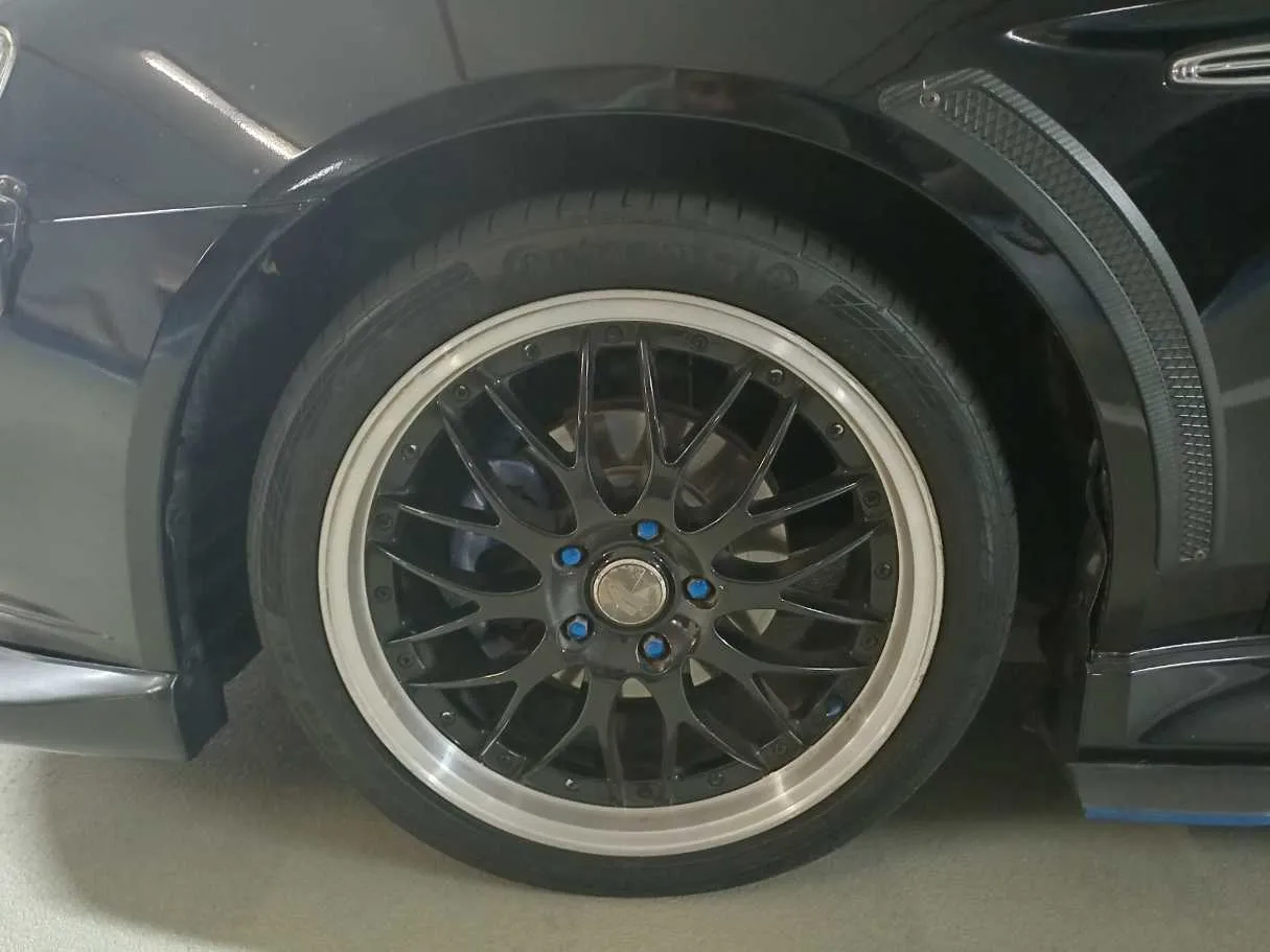 Car image 9