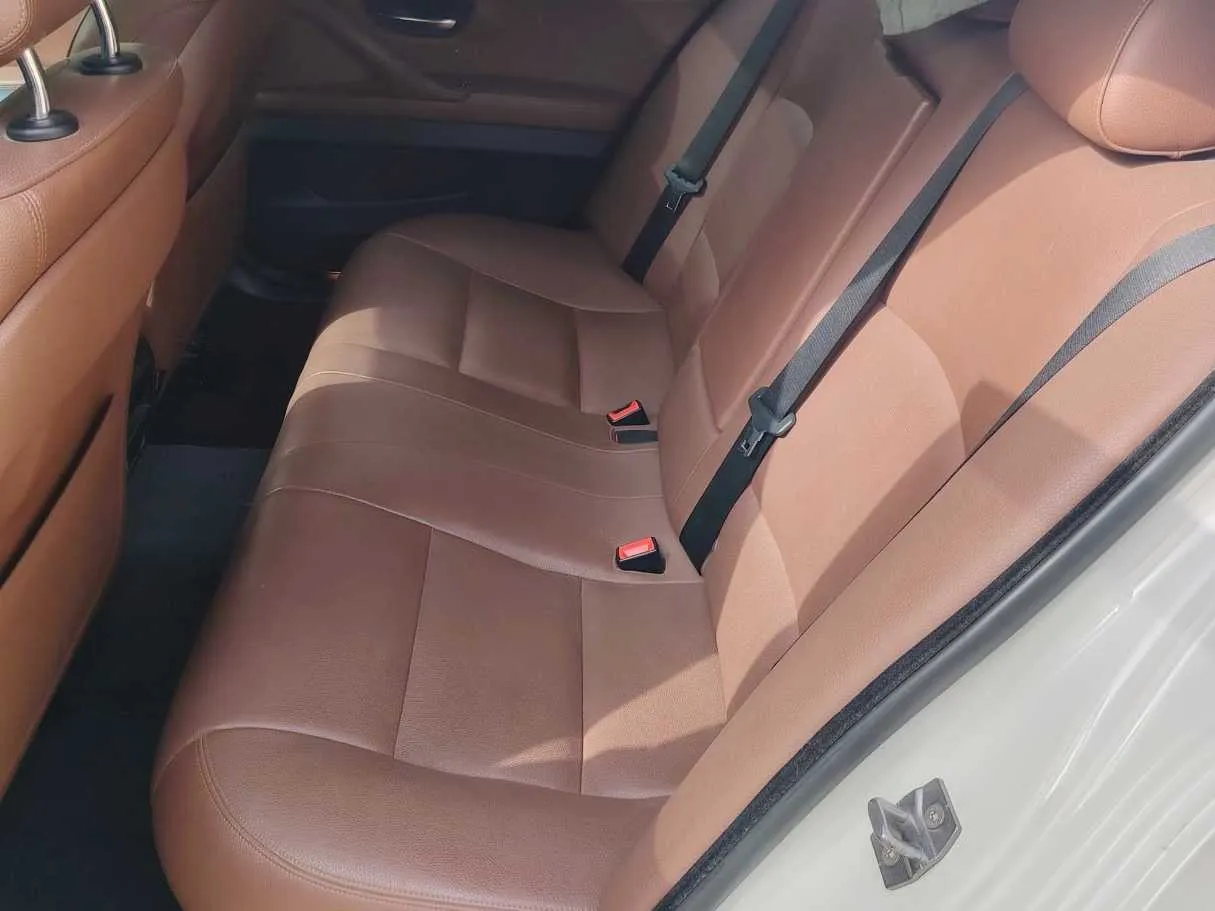 Car image 26