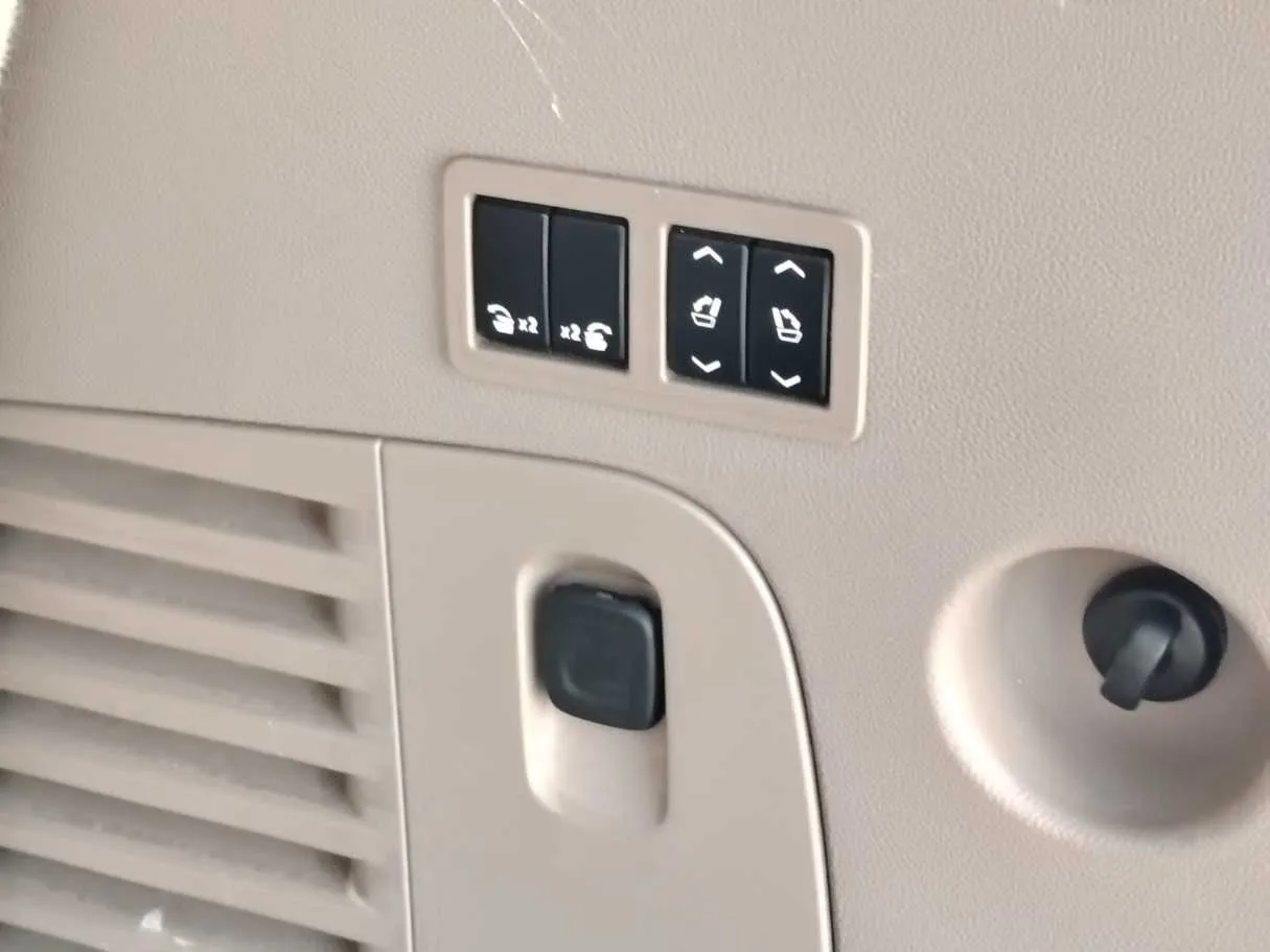 Car image 36