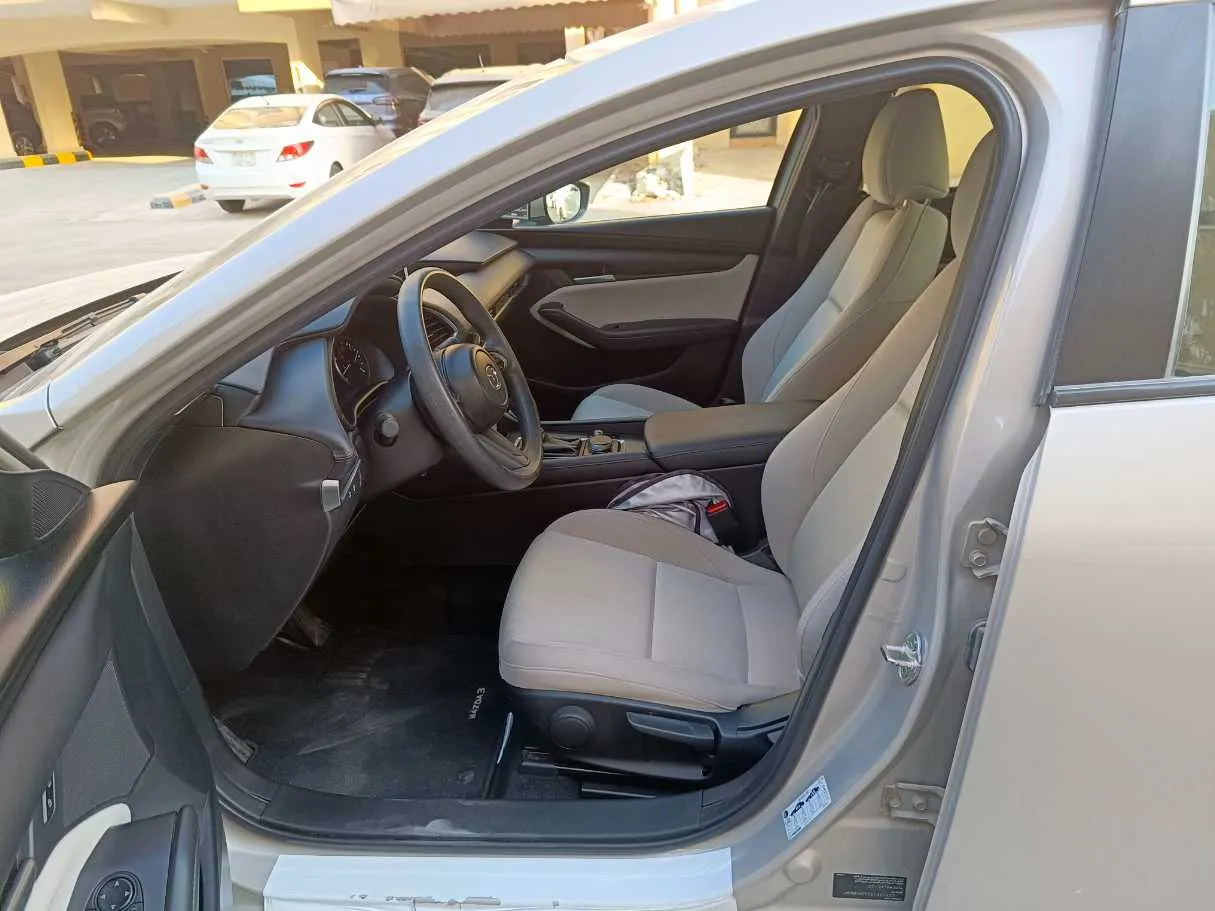 Car image 14