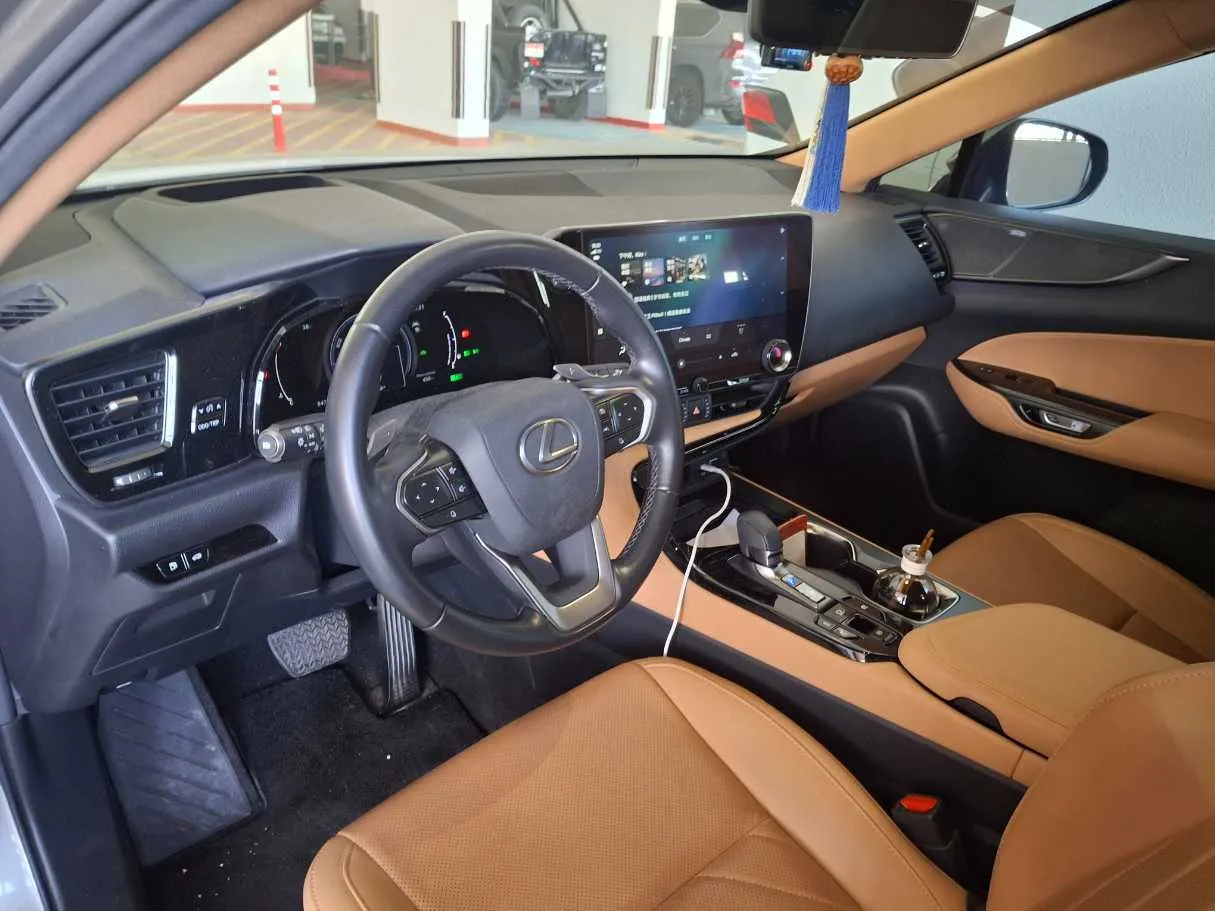 Car image 11