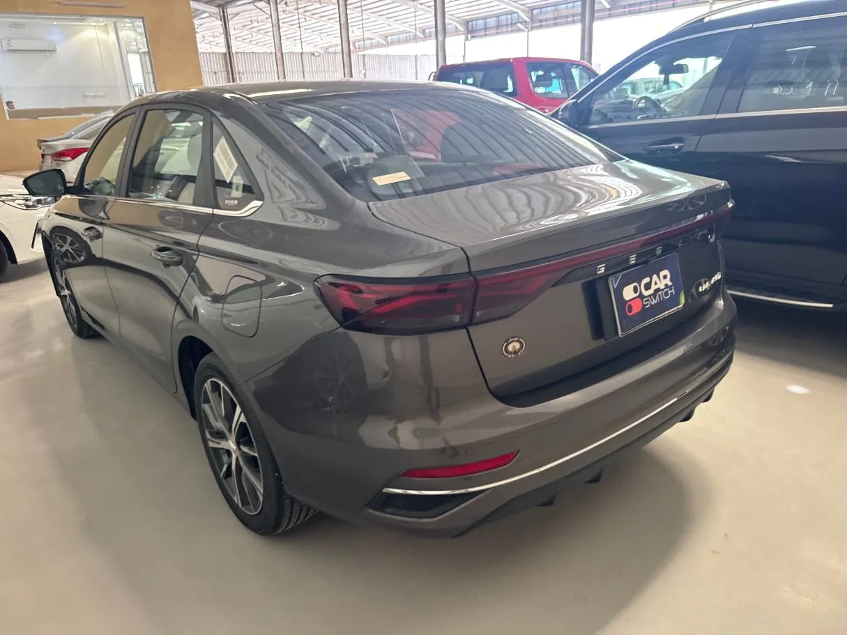 Car image 6