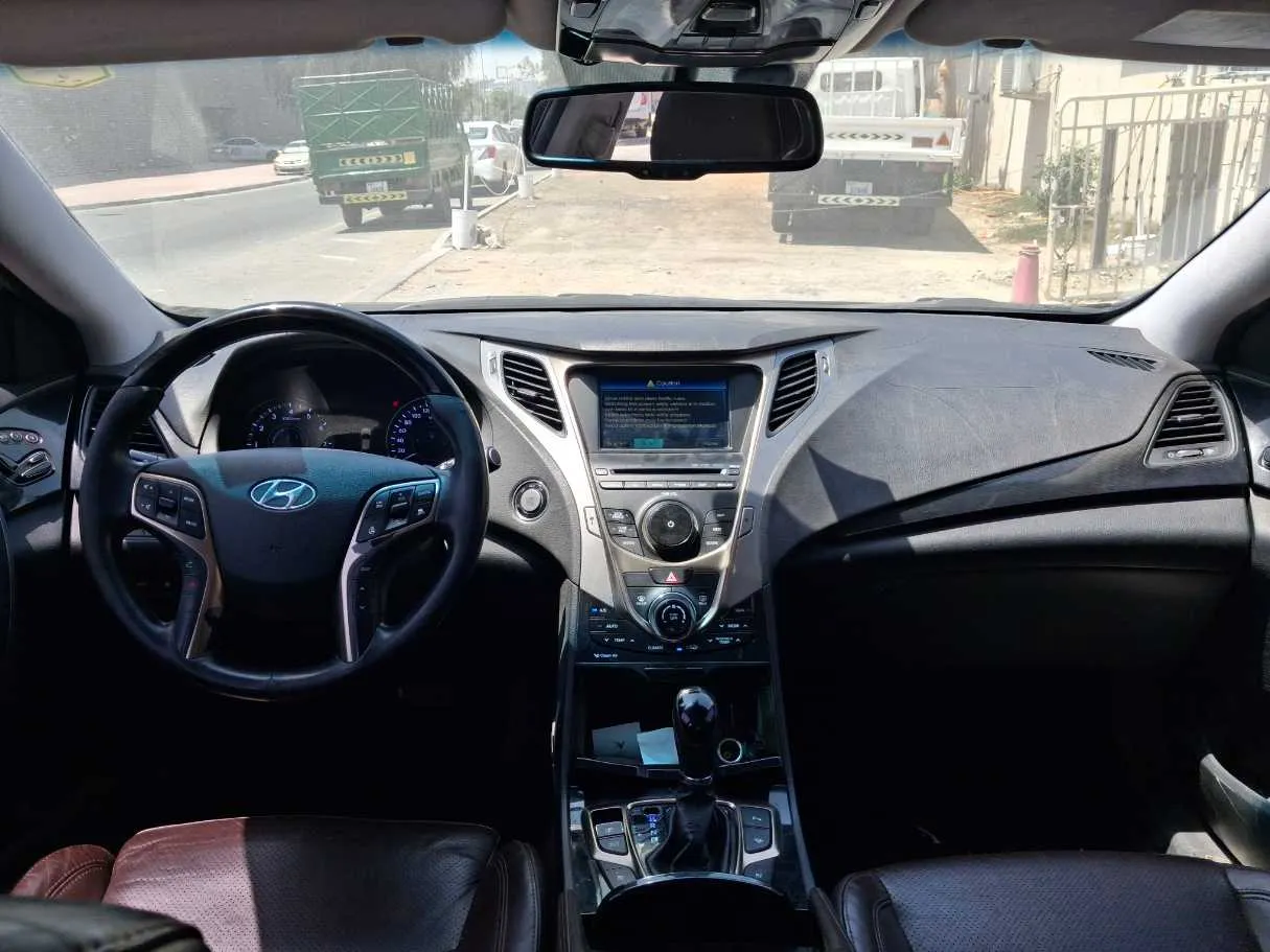 Car image 11
