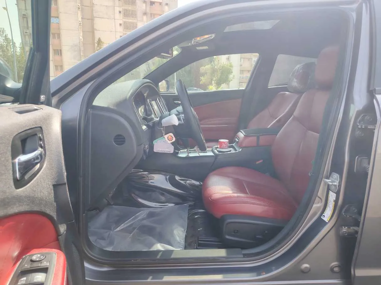 Car image 11