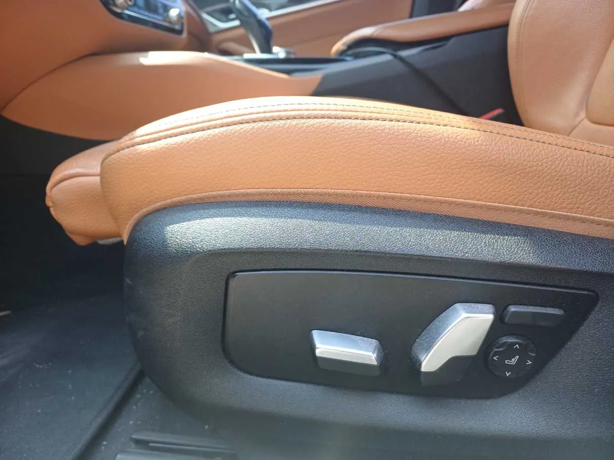Car image 22
