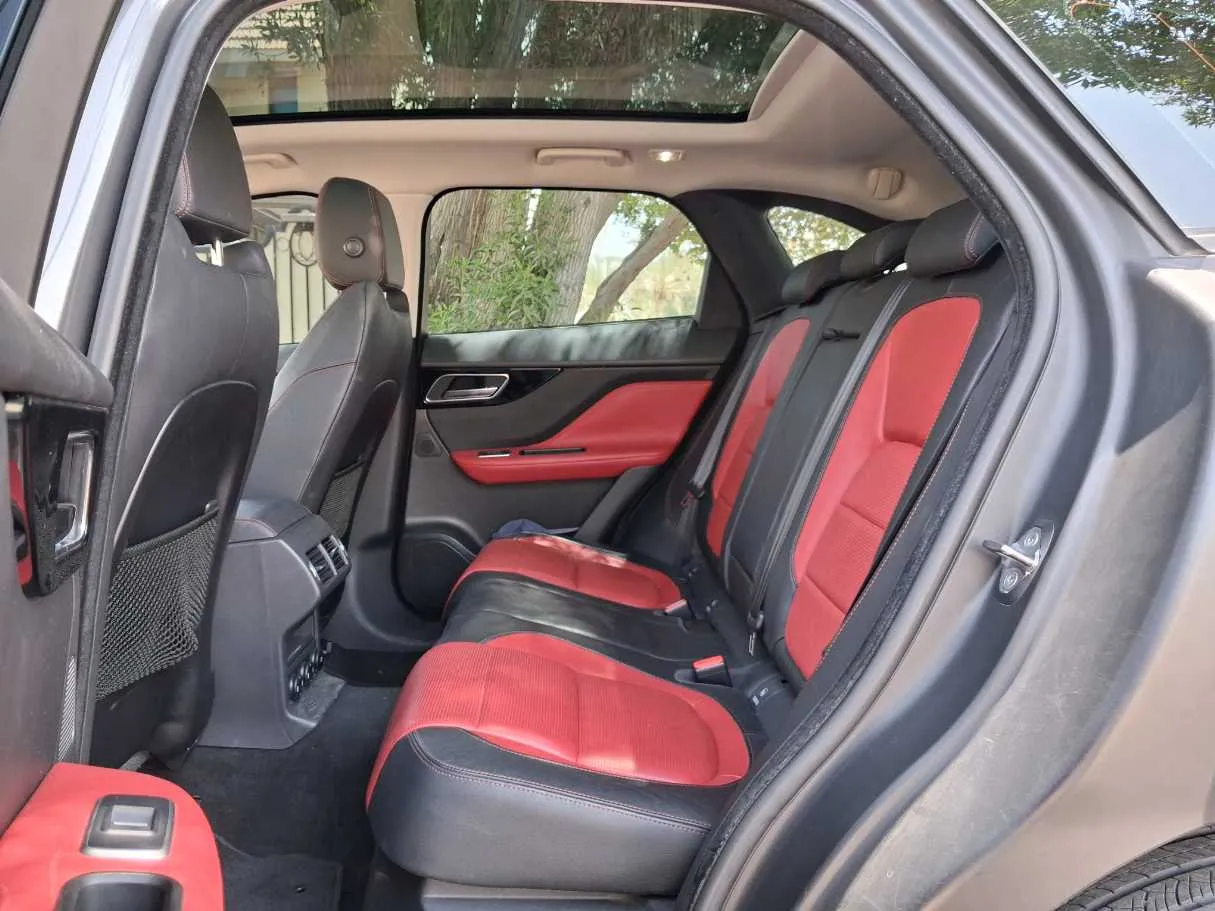 Car image 13