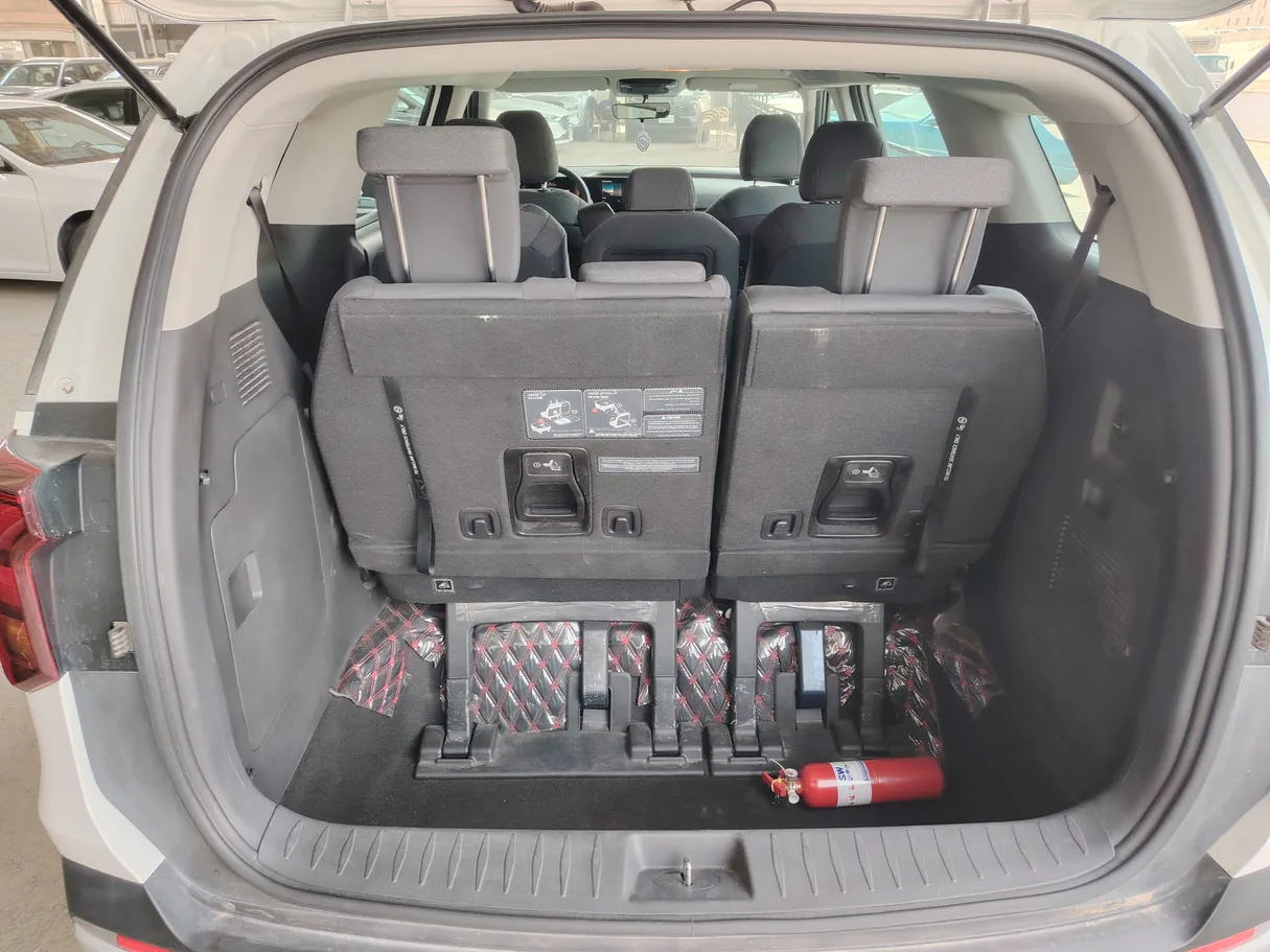 Car image 32