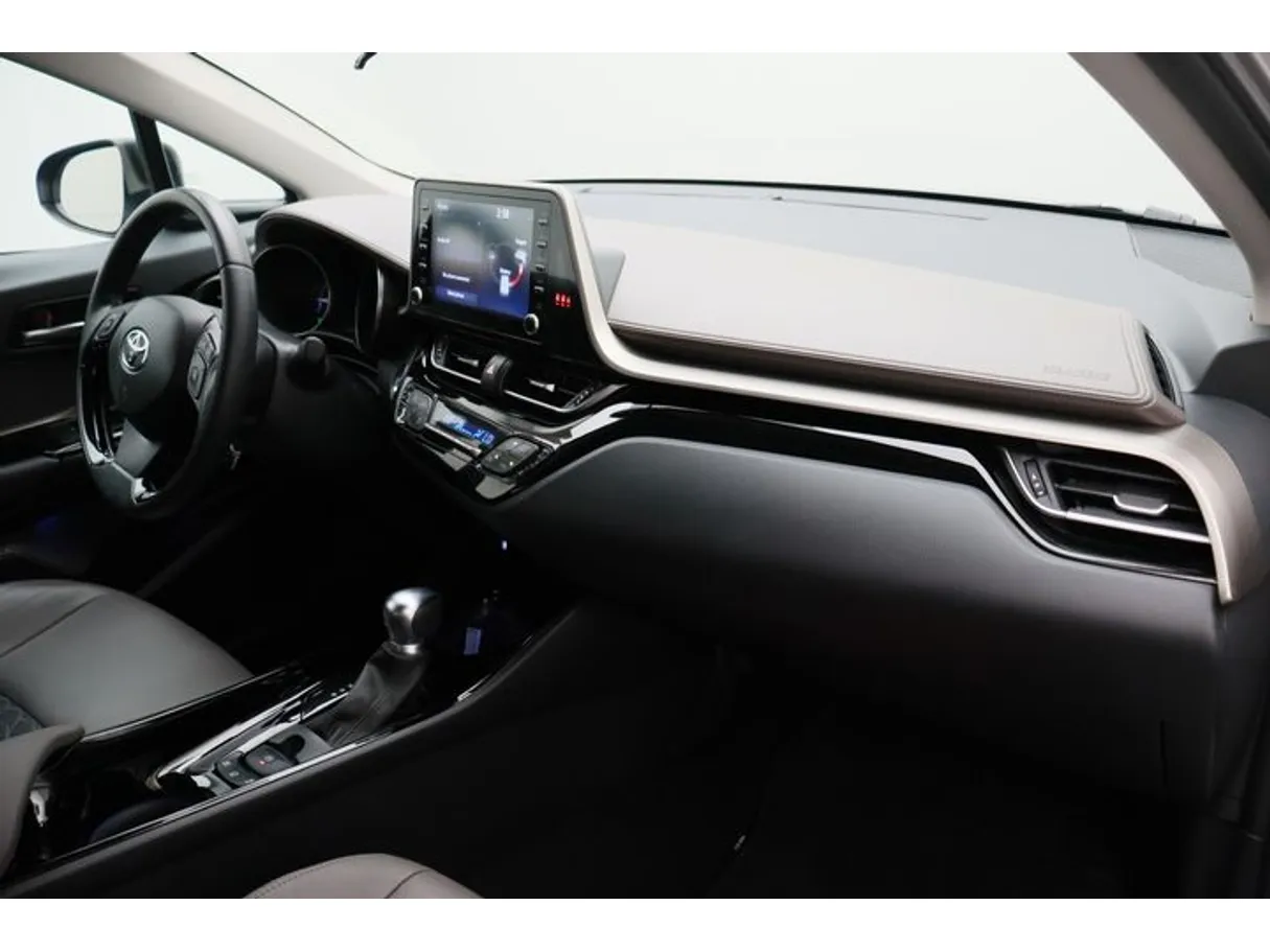 Car image 10