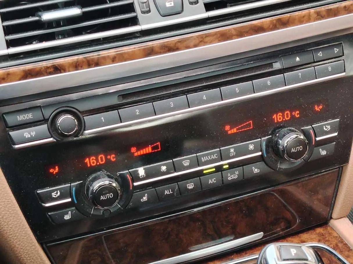 Car image 23