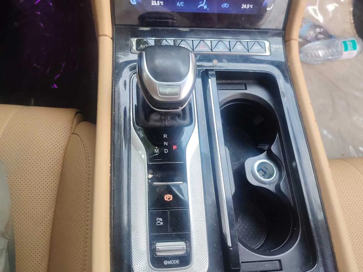 Car image 14