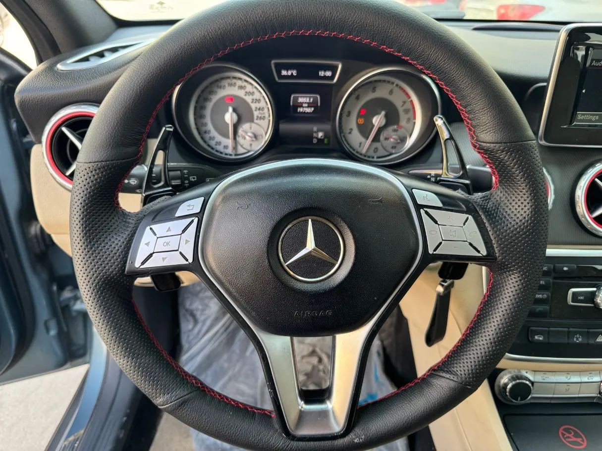 Car image 17