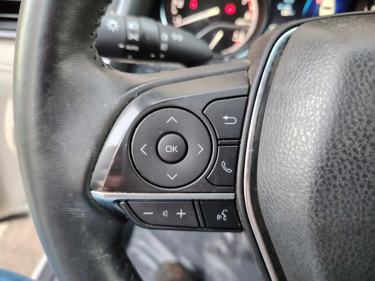 Car image 32
