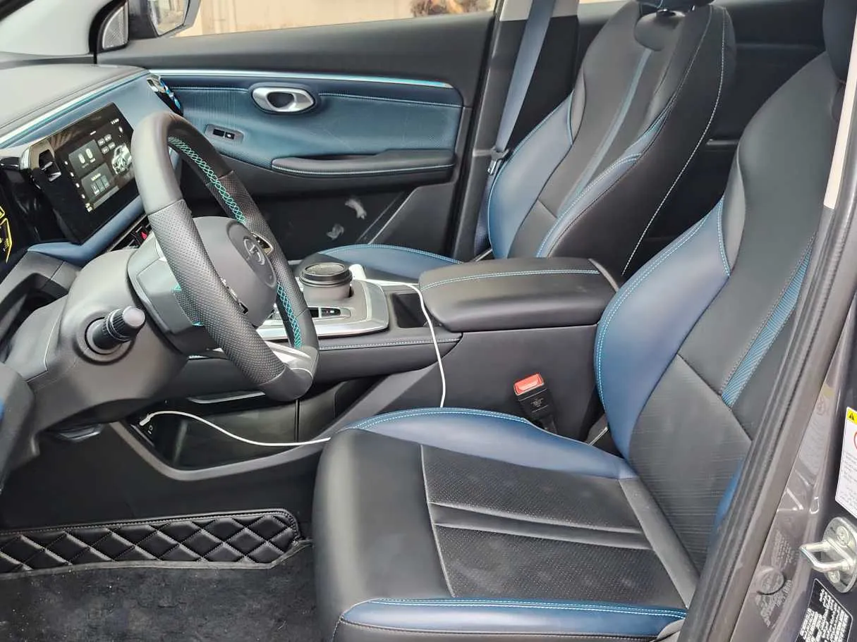 Car image 14