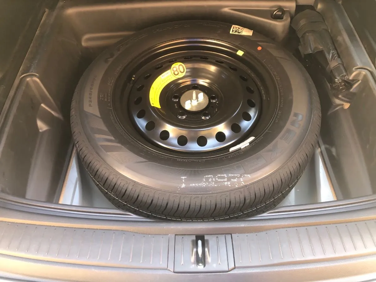 Car image 25