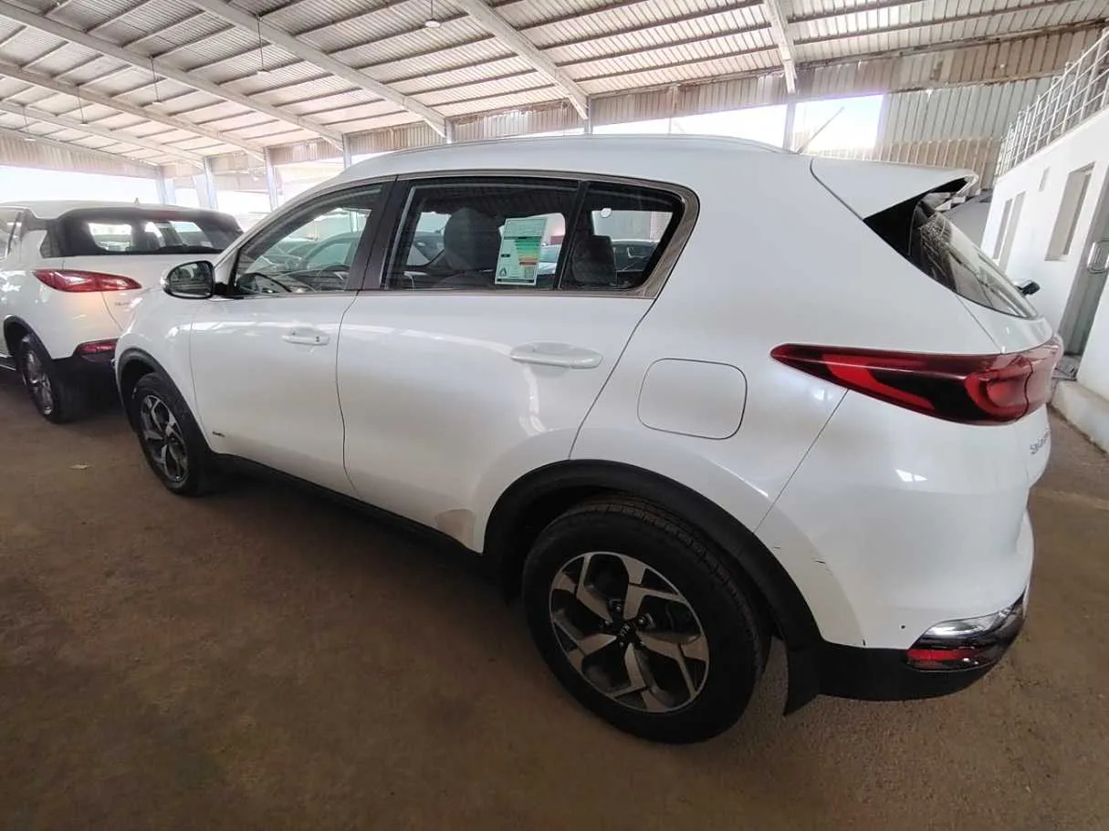 Car image 8