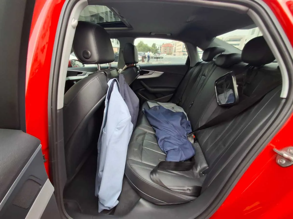 Car image 14