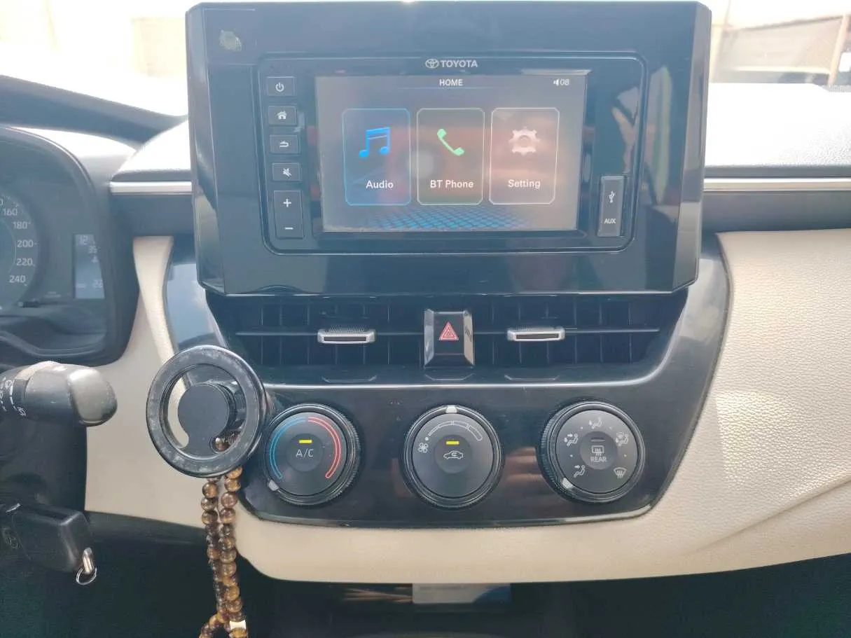 Car image 19